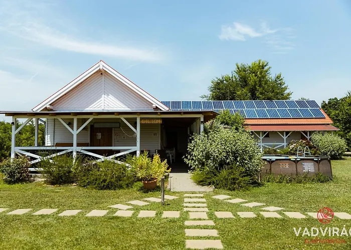 شقة Szazszorszep Es Liliom Szigetbecse